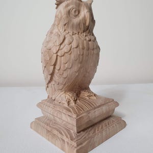 Rustik ugglefinial, snidad trätrappa eller sängstolpe (anpassade storlekar)