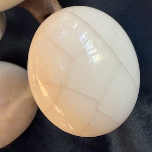 Crackled white porcelain door knobs. Manufacturer unknown. Price is for ONE door knob.