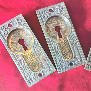 Beautiful Victorian cast bronze door pulls, manufacturer unknown, c. 1890. Price is per one pair (2 matching pulls),
