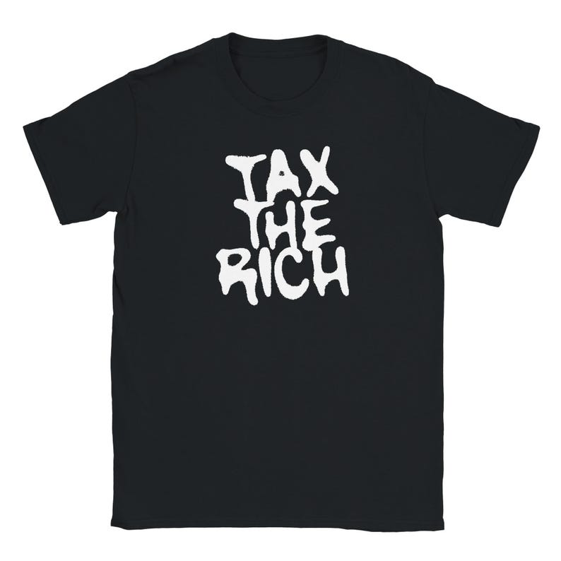 Camiseta de protesto Tax The Rich - Camiseta sobre o custo de vida - Vestuário de declaração política imagem 1