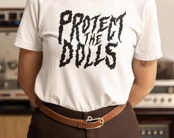 Camiseta Protect The Dolls: Direitos LGBT, Camiseta com estampa metálica