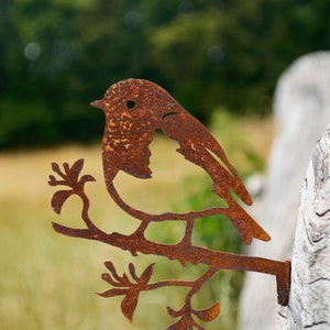 Rustikale Metall Rotkehlchen auf Ast - Garten Geschenk Dekor - Rostige Vogel Skulptur - Rotkehlchen Stahl Kunst