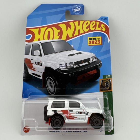 Hot Wheels Mitsubishi Pajero Evo HW Mud Studs 3/5 White Collector's Edition