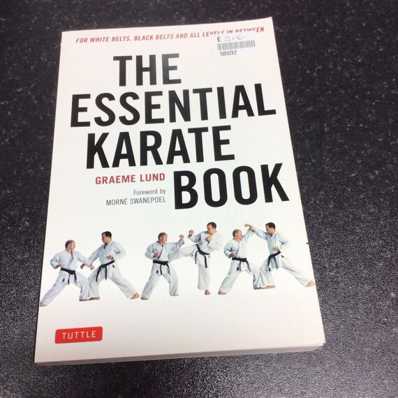The Essential Karate Book by Graeme Lund Paperback