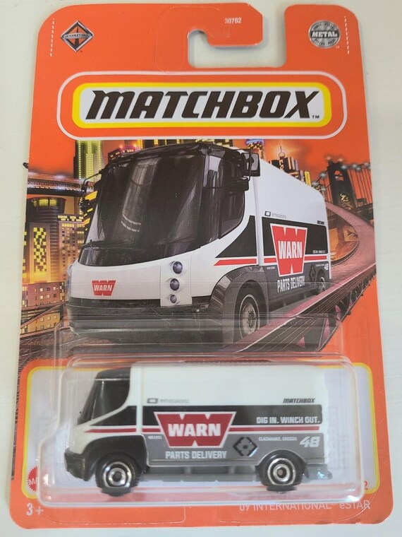 Matchbox '09 International eStar - Parts Delivery Truck - White Collector's Edition