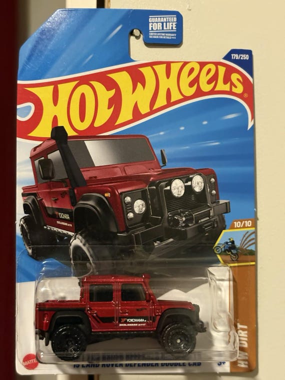 Hot Wheels Land Rover Defender Double Cab Hw Dirt Off Road - Red - Collector's Edition