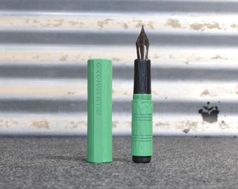 Jester Fountain Pen: A pocket sized artisan ebonite pen with hand carved texturing