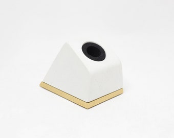 Penwell Craftsman Deluxe Brass – Lunar White: The pen cap holder for capped fountain pens and rollerballs