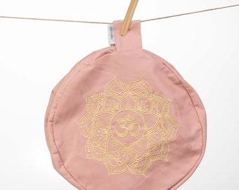 Housse de coussin de yoga Malu - la fleur de lotus de la paix rose clair - Rafraîchissez votre environnement de yoga : Nouveaux coussins de yoga dans de nombreuses couleurs.