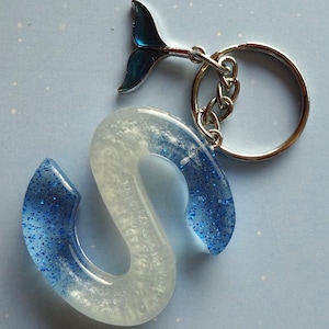 Chaveiro com tema de mar / Chaveiro com letras em resina epóxi / Chaveiro / Ideias para presentes / Arte oceânica