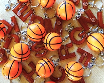 Basketball - Epoxidharz Buchstabe Schlüsselanhänger / Basketball Sporttaschen Anhänger/ Basketball Fan Geschenkidee / Schlüsselbund