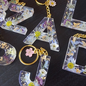 Llavero con letras de resina epoxi - Hecho a mano | Colgante de letras | Ideas de regalo | Artesanías | Llavero | Llavero