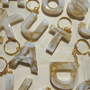 Verschiedene Farben Epoxidharz Buchstaben Schlüsselanhänger / Geschenkideen / Kunsthandwerk / Keychain / Key Ring