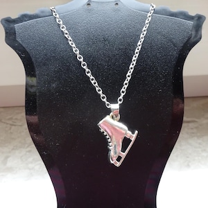 Necklace / Collar with Ice Skating motive - Skating shoe for Ice Skate Fans | Figure Skating Necklace | Gift Idea