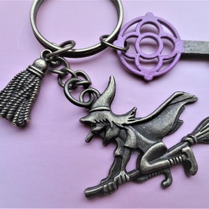 Witch Keychain / Halloween Witch Keyring / Gift Idea for Witches, Magic Lovers, or Friends – Spooky Charm for Bag or Keys / Witch Key Fob