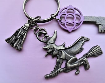 Witch Keychain / Halloween Witch Keyring / Gift Idea for Witches, Magic Lovers, or Friends – Spooky Charm for Bag or Keys / Witch Key Fob