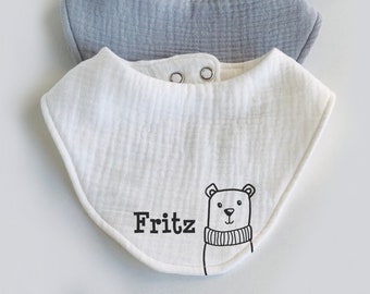 Personalisieren Sie den Musselin-Sabberschal mit Eisbärmuster. Personalisieren Sie das runde Bandana-Halstuch. Weißes Baby-Lätzchen mit doppelter Gaze, bedrucktes individuelles Lätzchen