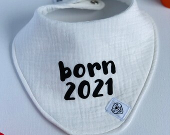 Born 2021 Custom Dribbling Lätzchen Personalisierte Musselin Baby Lätzchen mit Monogramm Lätzchen mit Jahr Baby Shower Geschenk Taufe Geschenk