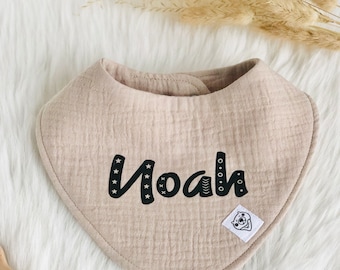 Nom personnalisé Bib Twin Baby Bib avec nom cadeau personnalisé pour la nouvelle maman Twin Custom Bib Personnalisé Baby Gift Cute Muslin Newborn Bib