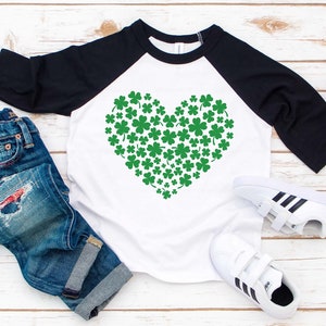 Shamrock Heart Toddlers St Patricks Day shirt, Cute Girls St Patricks Heart Shirt for Kids, St.Pattys Outfit for Children