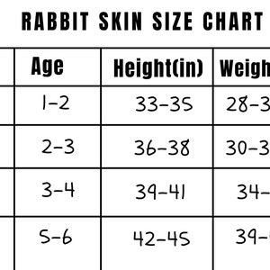 Puede incluir: Tabla de tallas de Rabbit Skin con tallas, edades, altura en pulgadas y peso en libras. Las tallas van de 2T a 5/6T, para edades de 1 a 6 a&ntilde;os. La altura var&iacute;a de 83,8 a 114,3 cm, y el peso de 12,7 a 22,2 kg.
