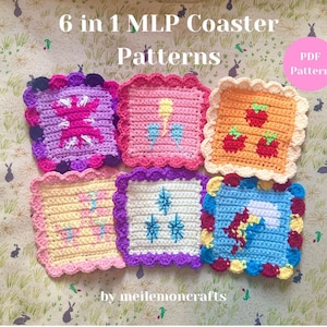 Puede incluir: Seis posavasos cuadrados de ganchillo con bordes festoneados, cada uno con diseños coloridos únicos que incluyen una mariposa morada, alas rosas, manzanas rojas, formas amarillas, estrellas azules y una nube arcoíris. Texto: 6 in 1 MLP Coaster Patterns.