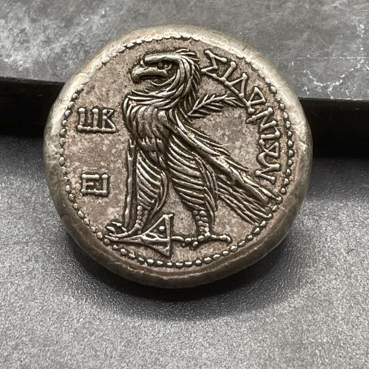 状態良好な、鷲の絵が描かれた古代ギリシャの希少な青銅貨 - Etsy 日本