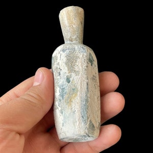 Bouteille en verre romain irisé : présentoir antique antique