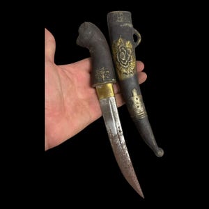 Incredibile antica figura di scimmia in bronzo con coltello da copertura unico, raro e bellissimo