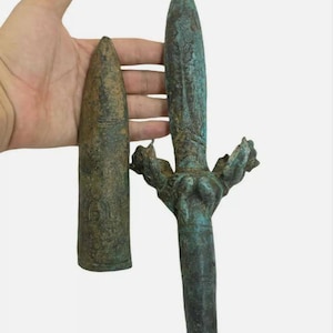 Bella spada corta unica in bronzo antico romano antico con rara copertina rara incisa Gandhara e figura animale