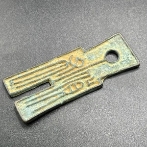 Excellent Antique Chinese Ancient bronze Amulet Pendant with rare Engravings