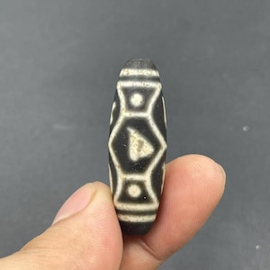 Unique Authentic Ancient Old Tibetan Himalayan Agate Powerful Rare Lucky Amulet Dzi Bead