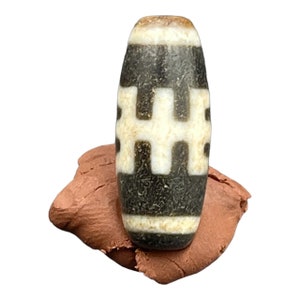 Beautiful Antique Tibetan Dzi Bead With Ancient milky Stripes Dzi Bead Collectable Bead