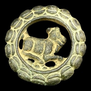 Very Rare Ancient Near Eastern bronze wild Animal as Bezel mount