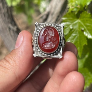 Erstaunlicher antiker römischer Karneol-Achatstein, römischer König mit Gravuren, seltener, ausgezeichneter Ring aus massivem Silber