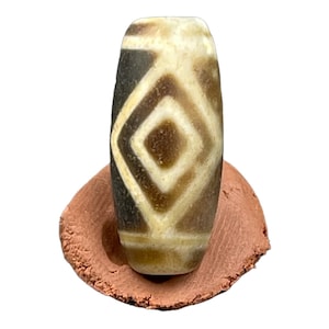Ancient Tibetan Dzi Bead: Collectable Amulet Bead