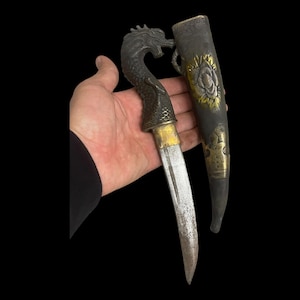 Bellissima antica figura di drago in bronzo con coltello da copertura unico e raro