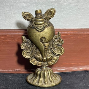 Wonderful Ancient near Eastern Bronze Tibetan Shell Engraved Statue Stand