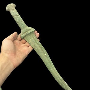 Circa 2000-2500 a.C. Bellissima e rara spada corta romana in bronzo antico in buone condizioni