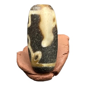 Ancient Tibetan Dzi Bead With Ancient milky Stripes Dzi Bead Collectable Bead