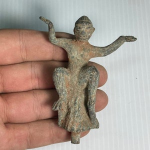 Ancient Roman bronze statue of a important dating 300AD