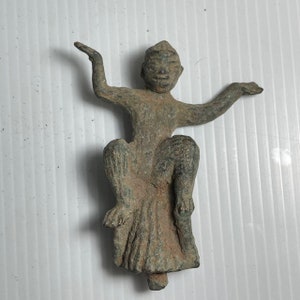 Extremely Rare Ancient Roman bronze statue of a important dating 300AD