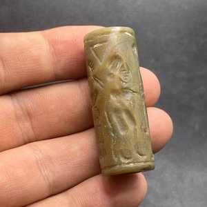 Historische Königssammlung Vorderasiatischer Intaglio Uralte Jaspis Zylinderrobbe Steinperle mit Abdruck