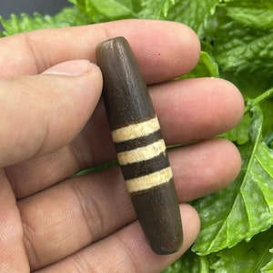 Antique Tibet Agate Dzi Bead: 3 Stripes Chung Nagural