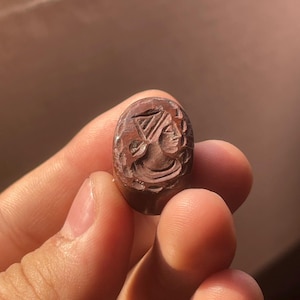 Near Eastern old jasper king face intaglio Seal Stamp Bead