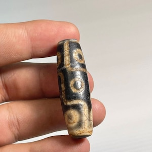 Old Agate 6 Eye Dzi Bead: Tibetan Amulet