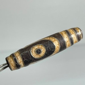 Natural top dzi bead Indo Tibetan Powerful Old Agate 2 Eye Rare Beautiful Amulet Ancient Dzi Bead