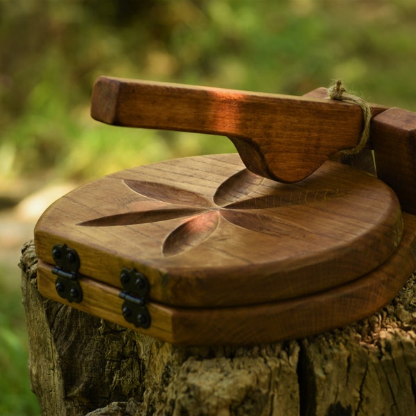 Deluxe Handmade Mexican Tortilla Press in EXTRA LARGE Oak Wood