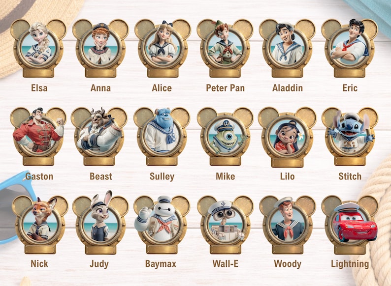 K&ouml;nnte beinhalten: Eine Sammlung von achtzehn runden Metallansteckern in Form von Mickey-Mouse-Ohren, die jeweils eine andere Zeichentrickfigur in nautischer Kleidung zeigen. Die Figuren sind Elsa, Anna, Alice, Peter Pan, Aladdin, Eric, Gaston, Beast, Sulley, Mike, Lilo, Stitch, Nick, Judy, Baymax, Wall-E, Woody und Lightning McQueen.