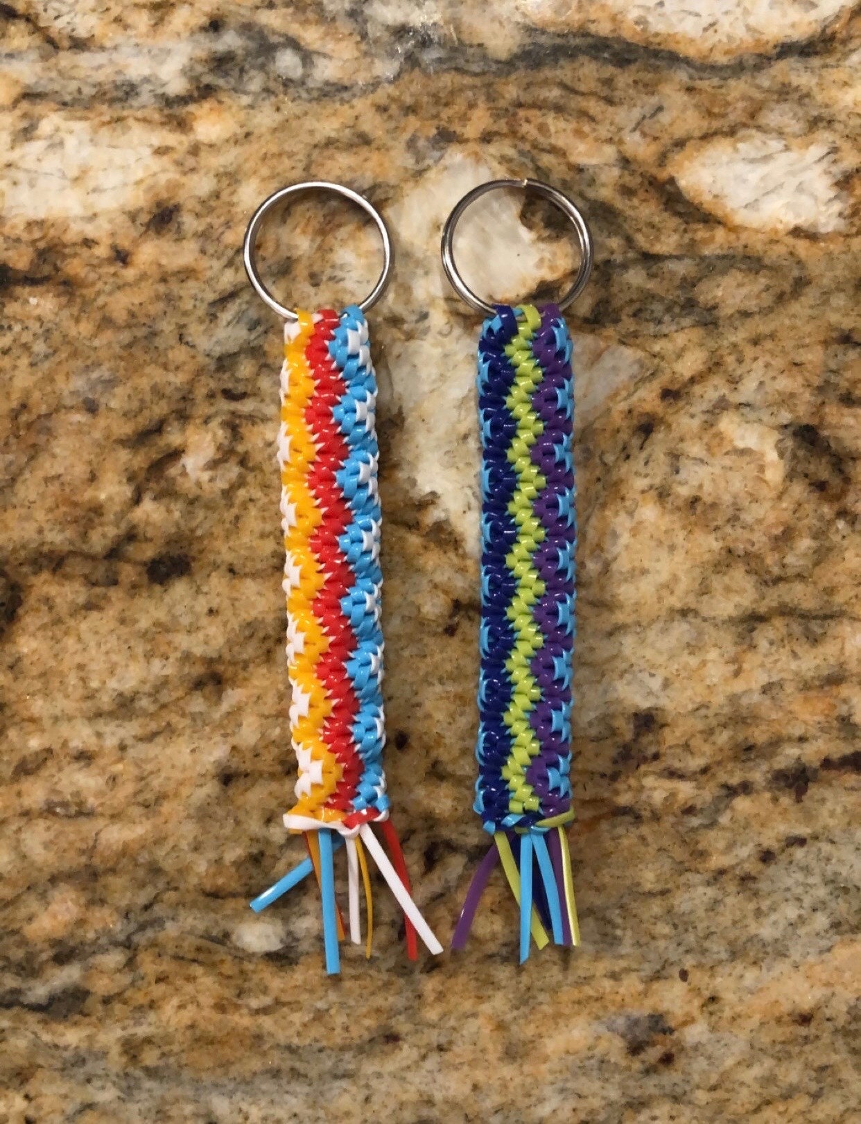 Creatology Mixed Plastic Lanyard Hooks - 16 ct